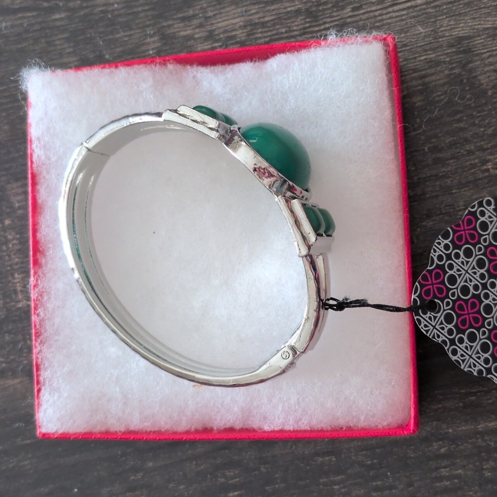 Paparazzi Silvertone & Green Braclet NWT - Picture 3 of 4